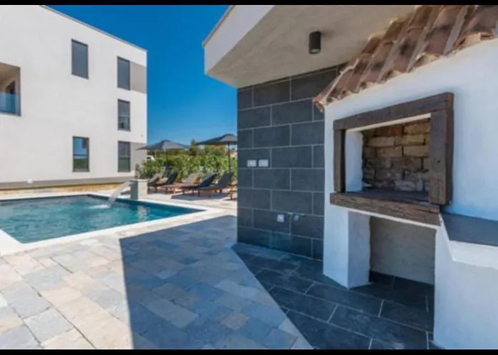Dvj Apartments
